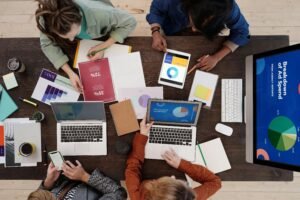 Small Circles, Real Money How Micro-Communities Are Quietly Powering the Creator Economy